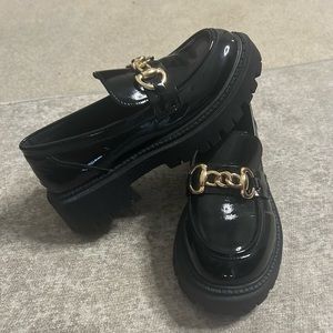 Chunky black moccasins, size 7, worn 2 times, good condition.